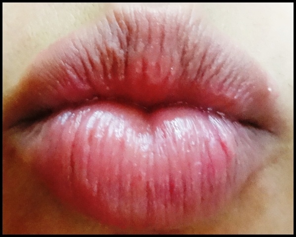 lip scrub, Homemade Lip Scrub, DIY, Homemade scrub, pink lips, lip, lips, soft lips, chapped lips, honey, sugar, neem oil, lip gloss