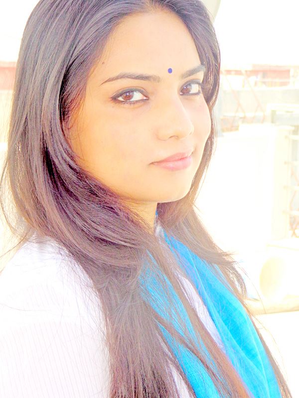 Deepika Padukones Piku Inspired Makeup Look and Outfit9