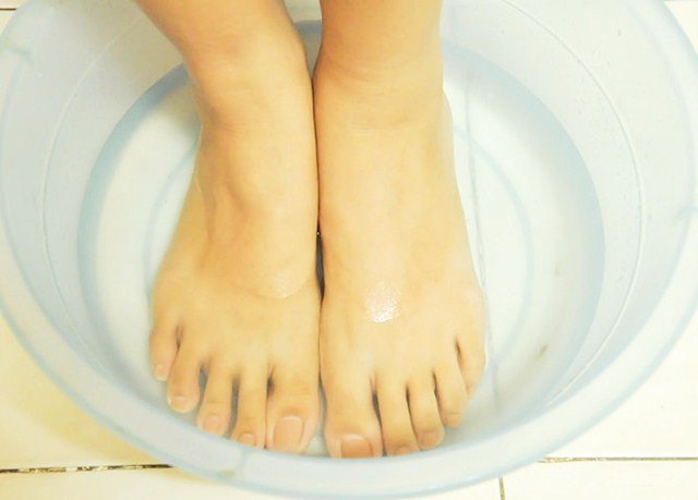 Home Remedies for Cracked Heels, Foot Soaking