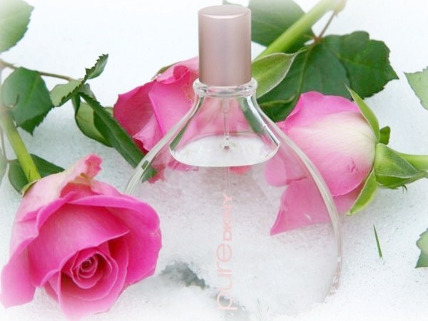 How to Use Rose Water to Treat Dry Skin, rose water and roses