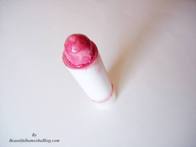 Nivea Vitamin Shake Cranberry & Raspberry Lip Balm opening