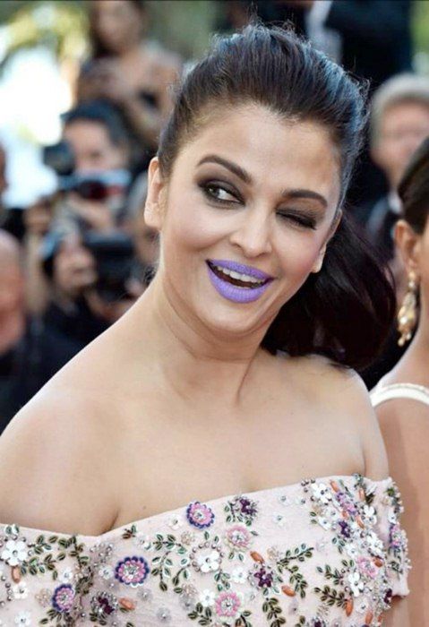 Aishwarya Rai's look in Cannes 2016 12
